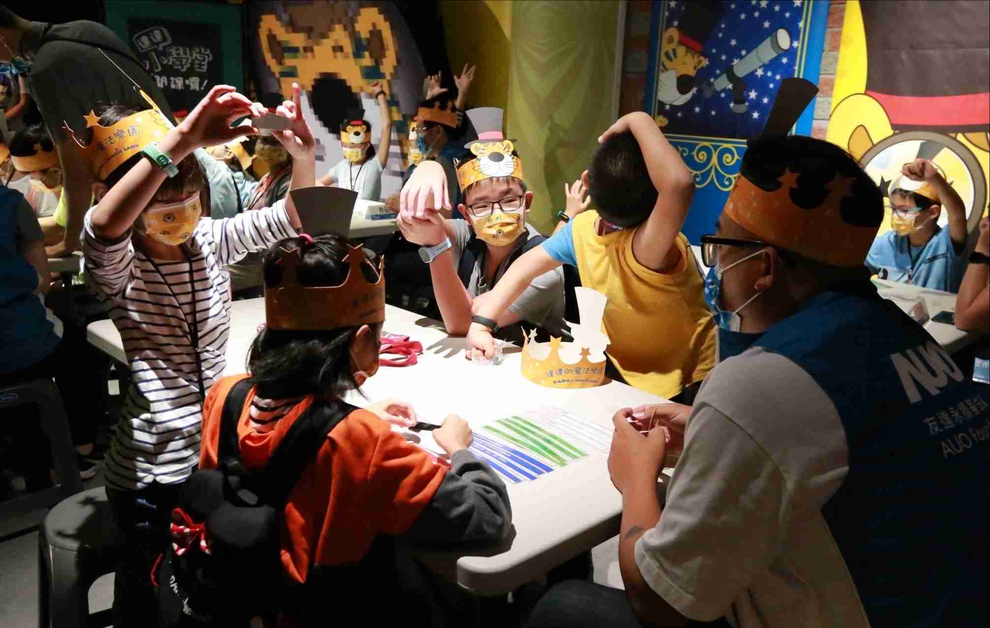 z6尊龙以永续理念推动全人教育计划，，，，内外结盟储备科普教育人才，，，，荣获亚太永续行动奖社会共融面的金奖肯定