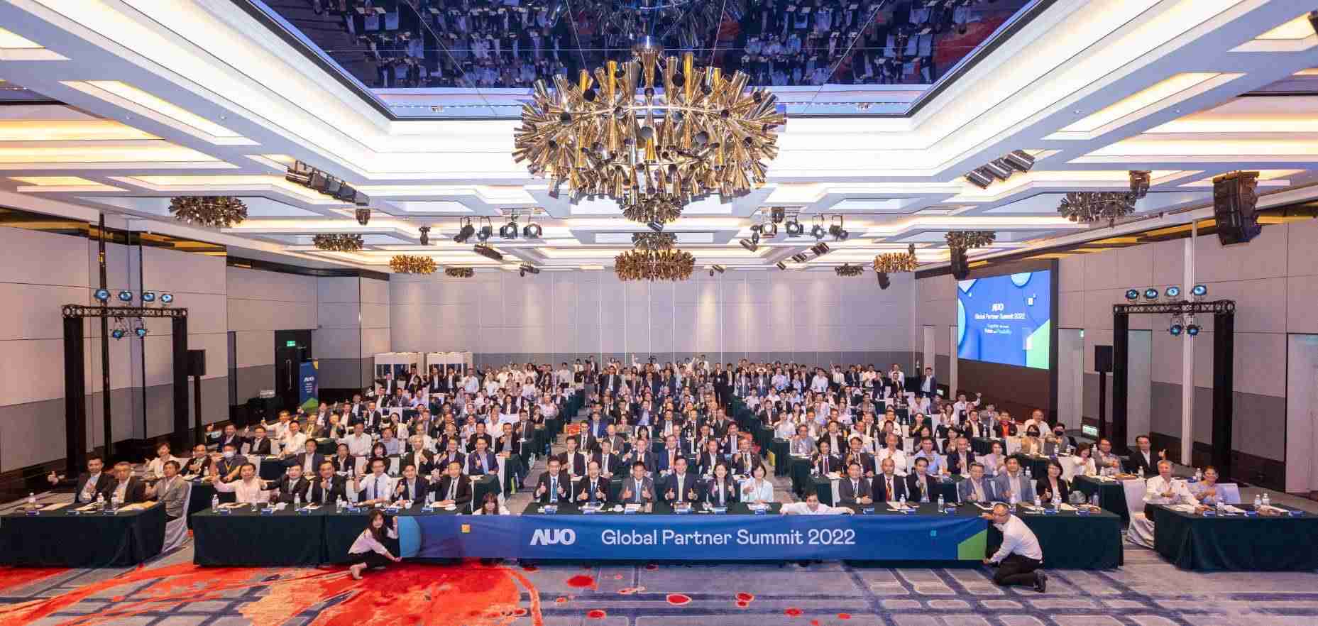 友達推動「安心、、創新、、、、用心、、同心、、盡心」五星職旅，，，，為菲籍員工打造全方位照護，，，，首度贏得「人權實踐與發展領袖獎」殊榮