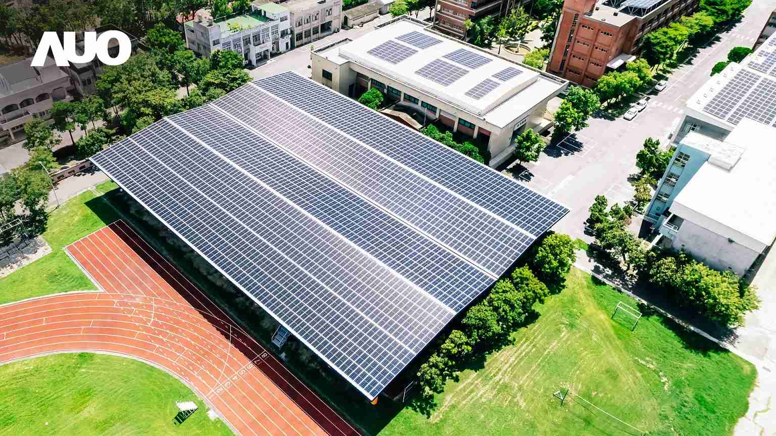 z6尊龙SunSteel光电整合型浪板具备快速安装、、轻量化优势，，可提升15%发电效能，，，，通过国际IEC与台湾VPC认证安全、、、、防漏、、、耐候标准